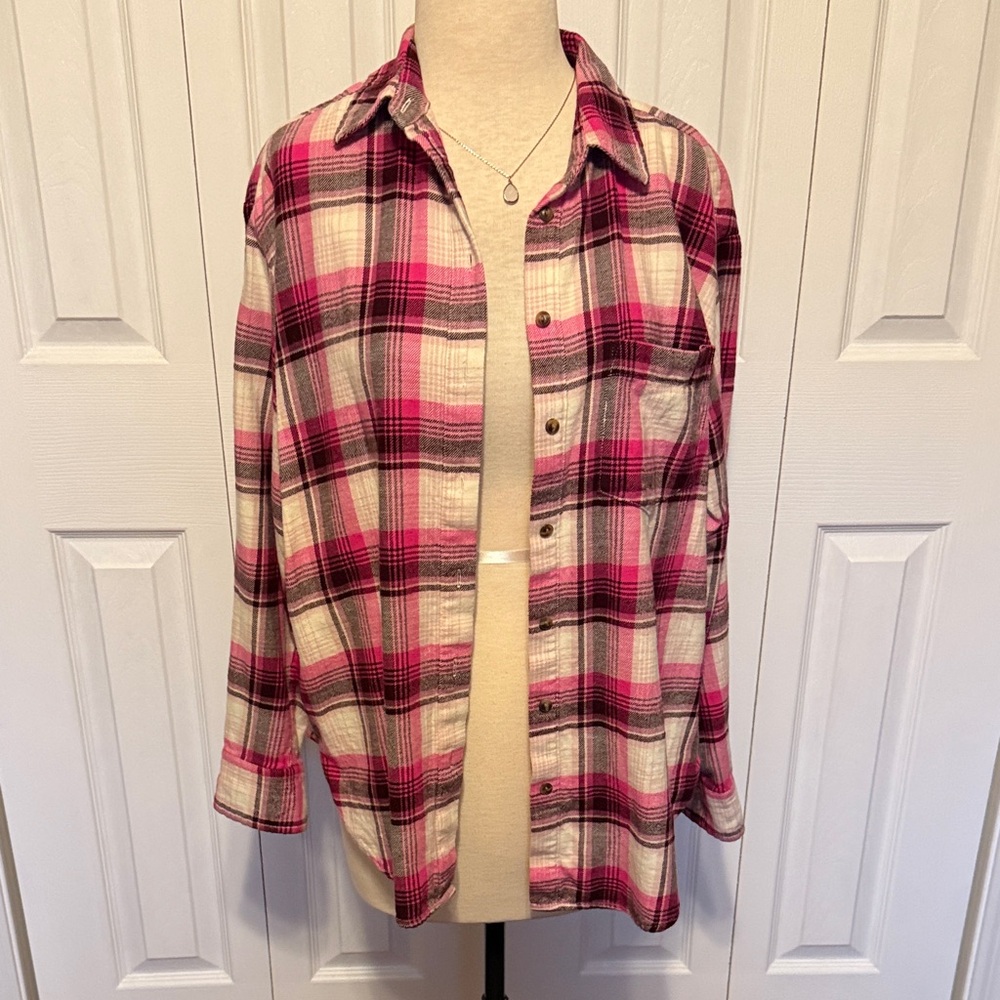 Pink plaid flannel shirt. Oversized fit. Small